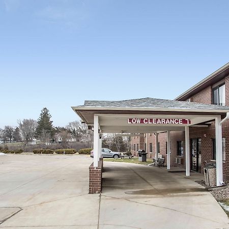Econo Lodge Inn & Suites Dubuque Exterior foto