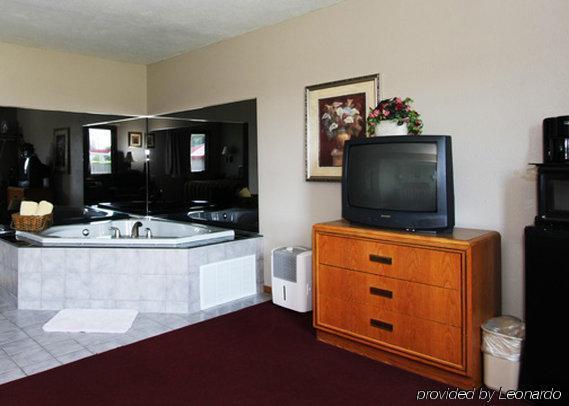 Econo Lodge Inn & Suites Dubuque Habitación foto