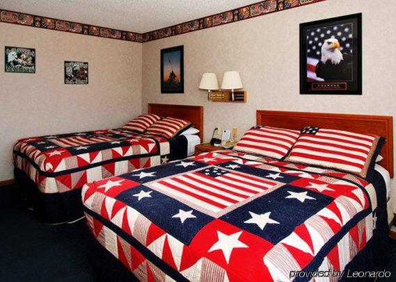 Econo Lodge Inn & Suites Dubuque Habitación foto