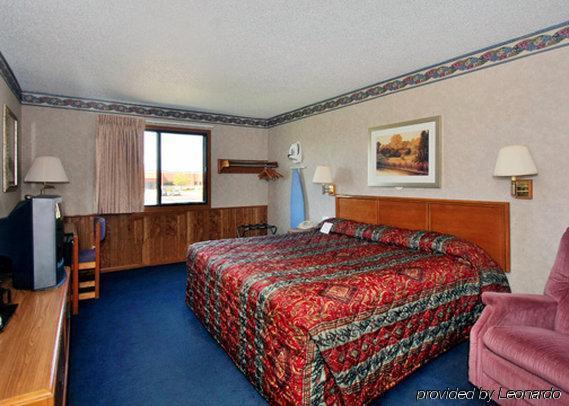 Econo Lodge Inn & Suites Dubuque Habitación foto