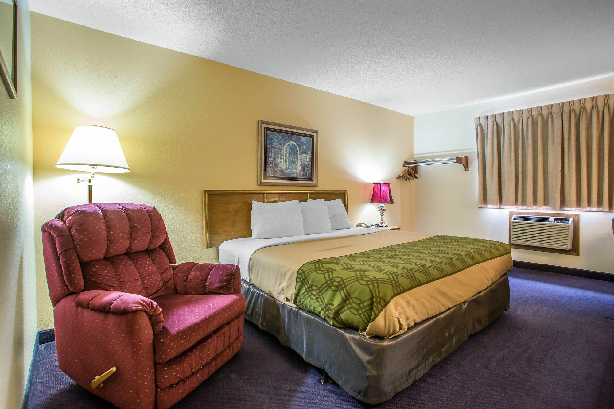 Econo Lodge Inn & Suites Dubuque Exterior foto